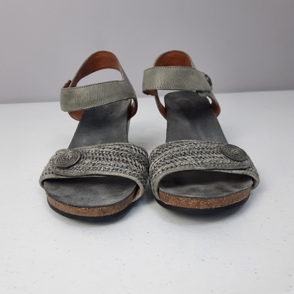 Taos Gray Leather Wedge Sandals size 41 - Picture 4 of 9